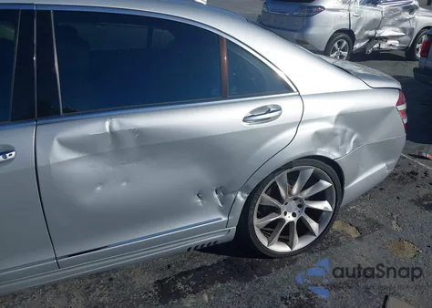 2007 Mercedes-Benz S 550 z USA, uszkodzony, nr VIN WDDNG71X27A105980